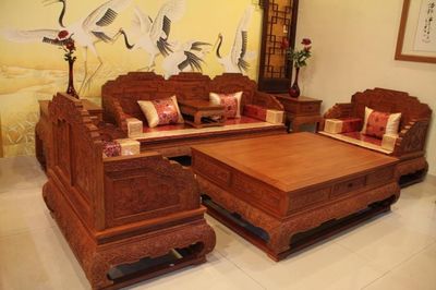 荷花寶座沙發(fā)產(chǎn)品圖片相冊(cè) —— 榮登紅木藝術(shù)殿堂，品味歲月的沉靜與瑰麗 —— 由樂意紅木家具批發(fā)中心呈現(xiàn)